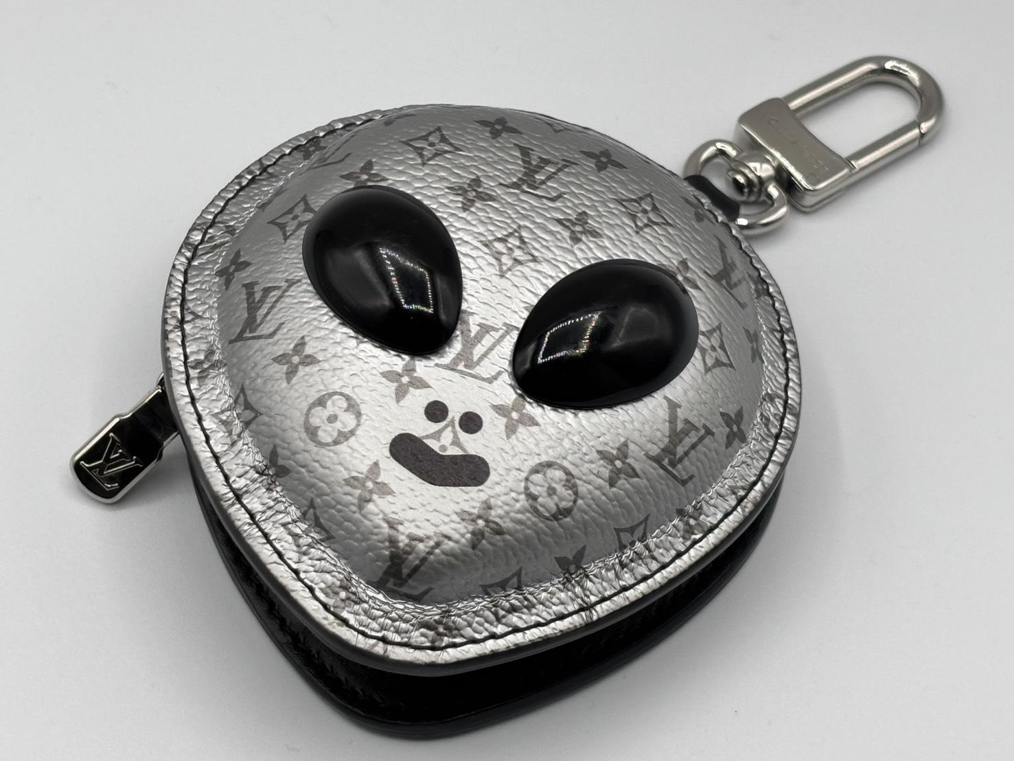 ルイ・ヴィトン LV バックチャーム　エイリアン　M02429