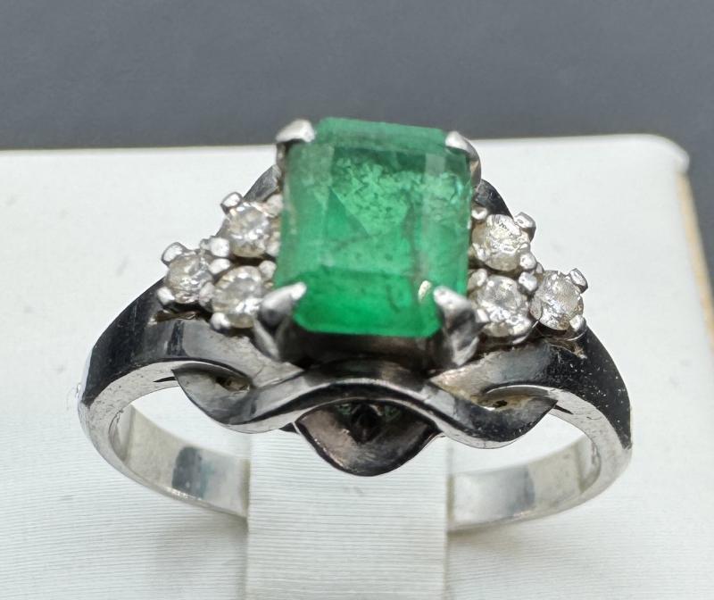 PT900　リング エメラルド付き　5ｇ