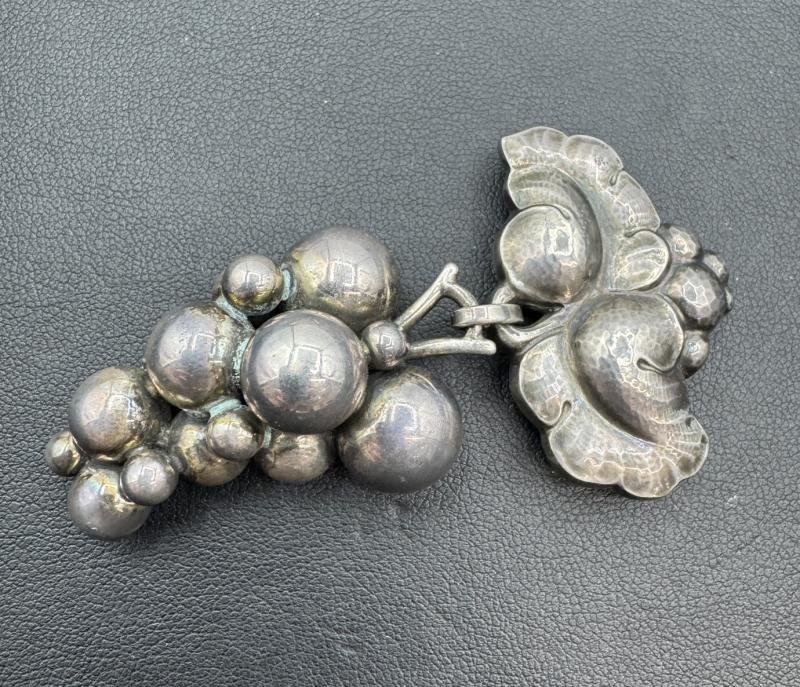 SV 地金 シルバー925　ブドウブローチ　24ｇ