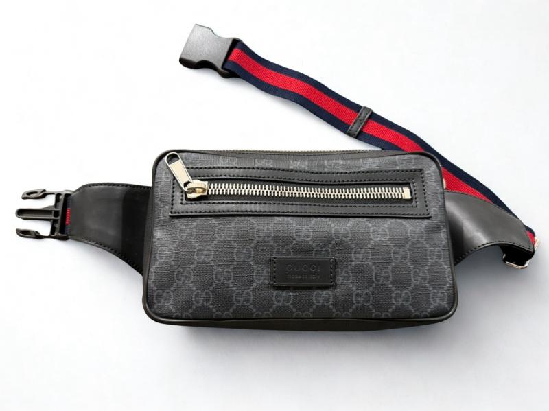 グッチ GGスプリーム　ボディバッグ