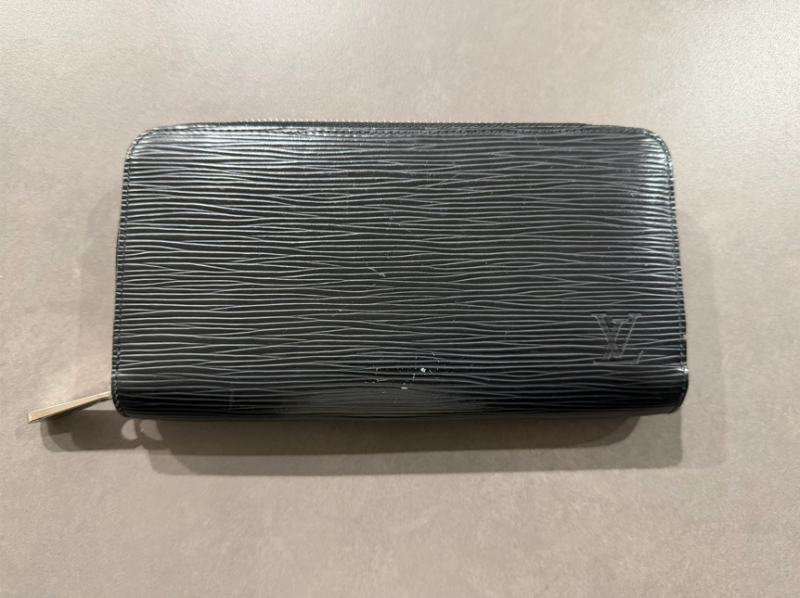 ルイ・ヴィトン ジッピーウォレット　エピ　黒