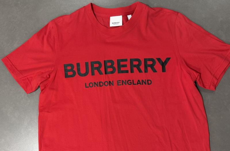 バーバリー Ｔシャツ　レッド