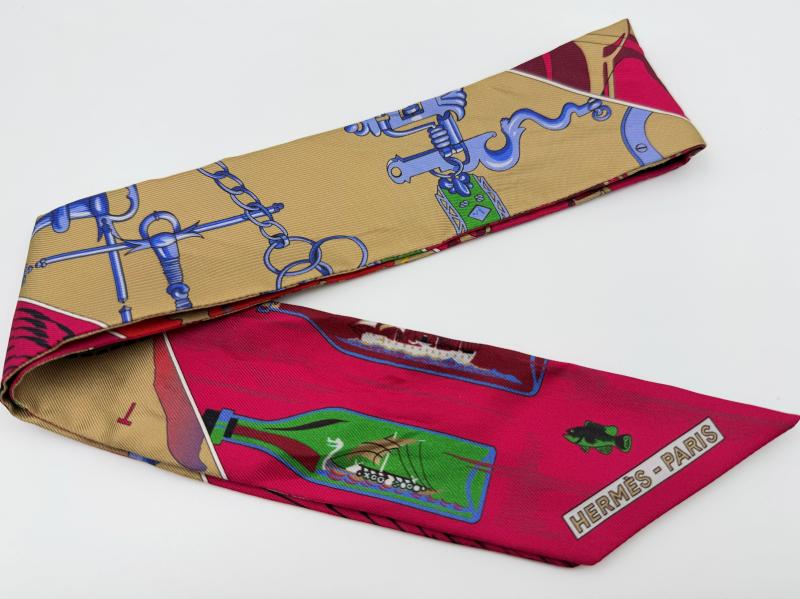 エルメス ツイリー　カレーシュ・ハミとボトル　シルク100％