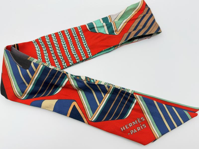 エルメス ツイリー　ジグザグのサングル　シルク100％