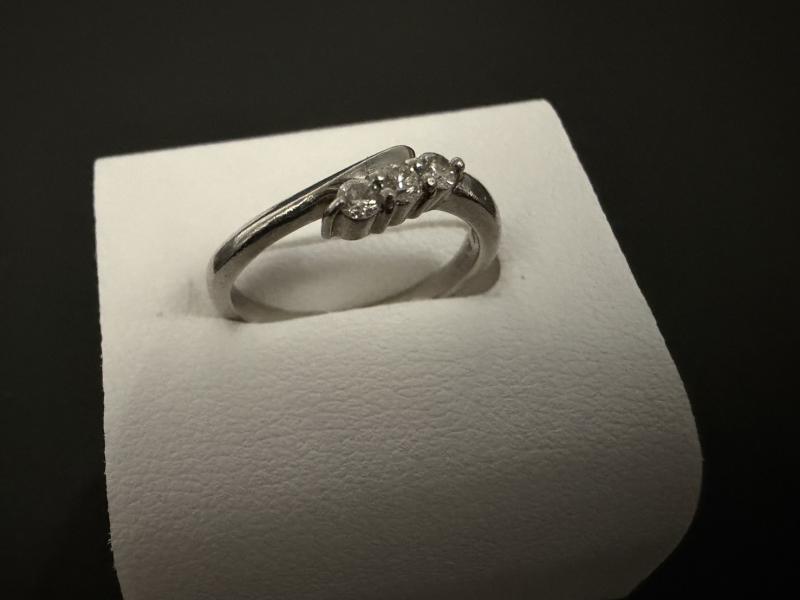 P リング Pt900 2g　石付き