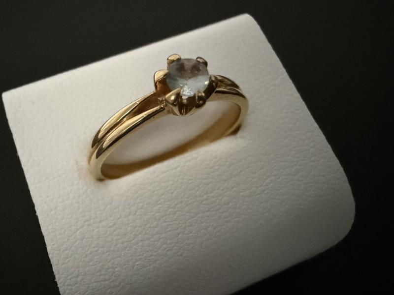 G リング K18 2g 石付き