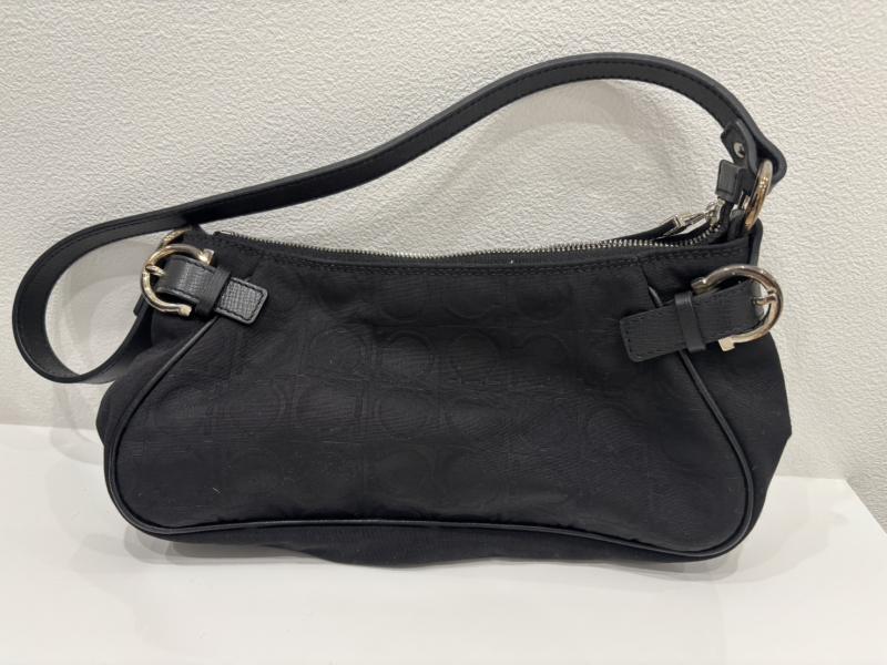 フェラガモ ポーチ