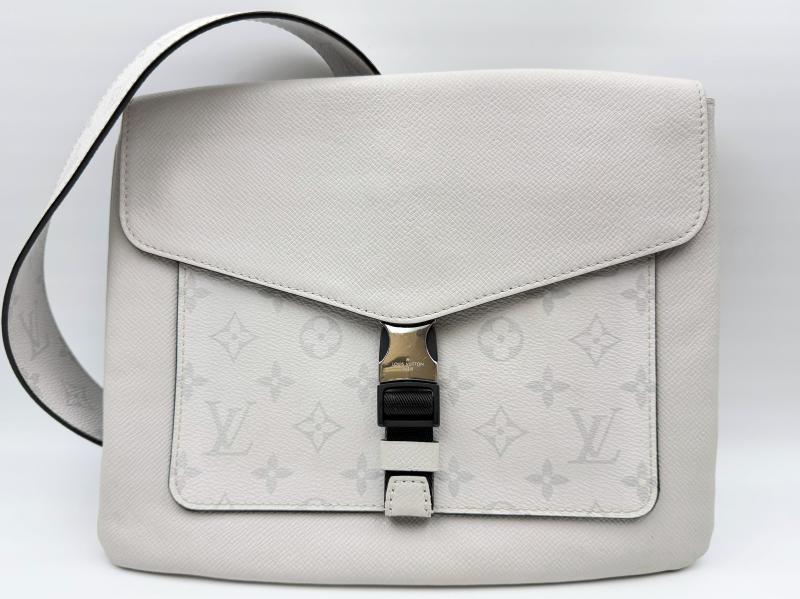 ルイ・ヴィトン タイガラマ　フラップ・メッセンジャー　ショルダーバッグ　M30411