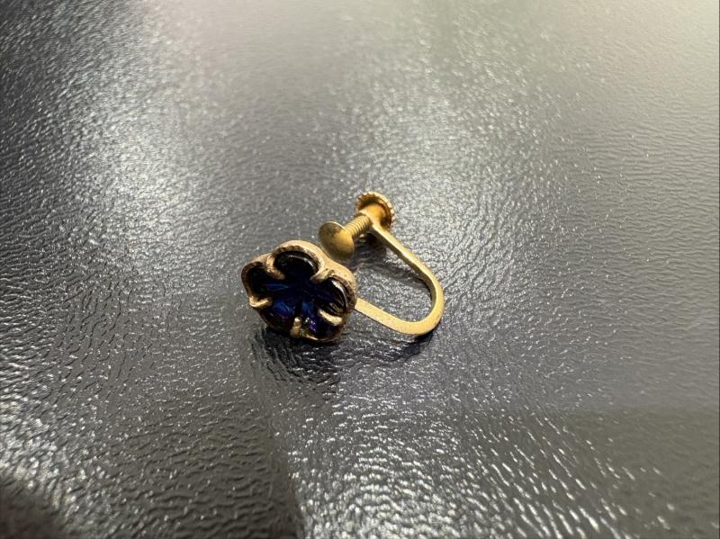 G 地金 K18　イヤリング片方　0.5g　石付