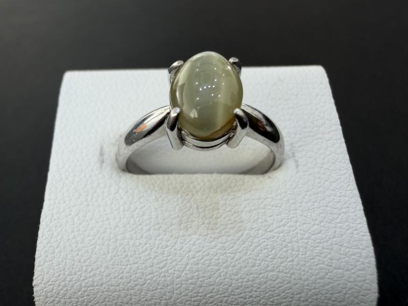 P リング Pt900 3.8g　石付き