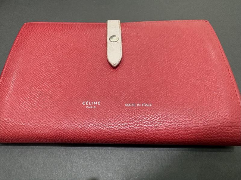 セリーヌ ラージストラップ二つ折り長財布