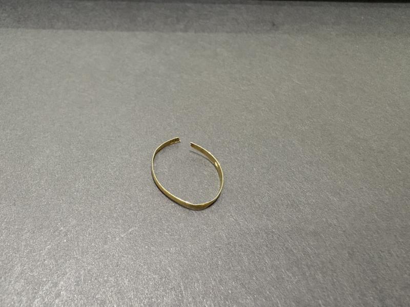 G 地金 K18 切れてるリング　０.１g