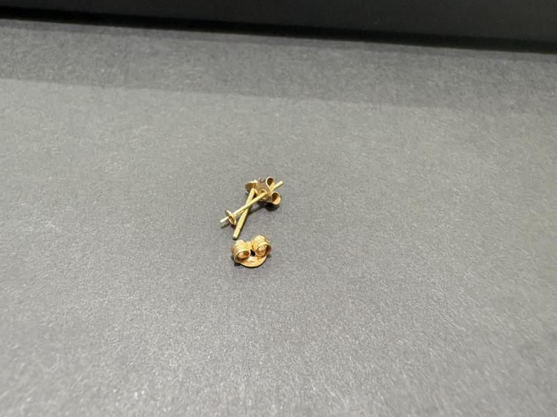 G 地金 K18 ピアス　０.２g
