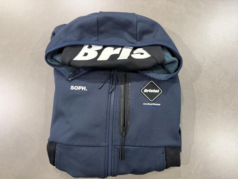F.C.Real Bristol　ネイビーパーカー