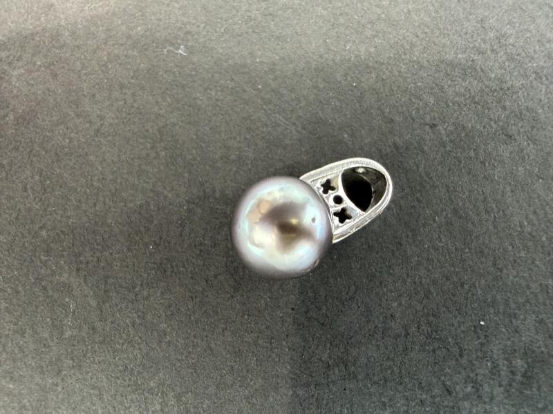 G 地金 K18WG 1.4g 石付き