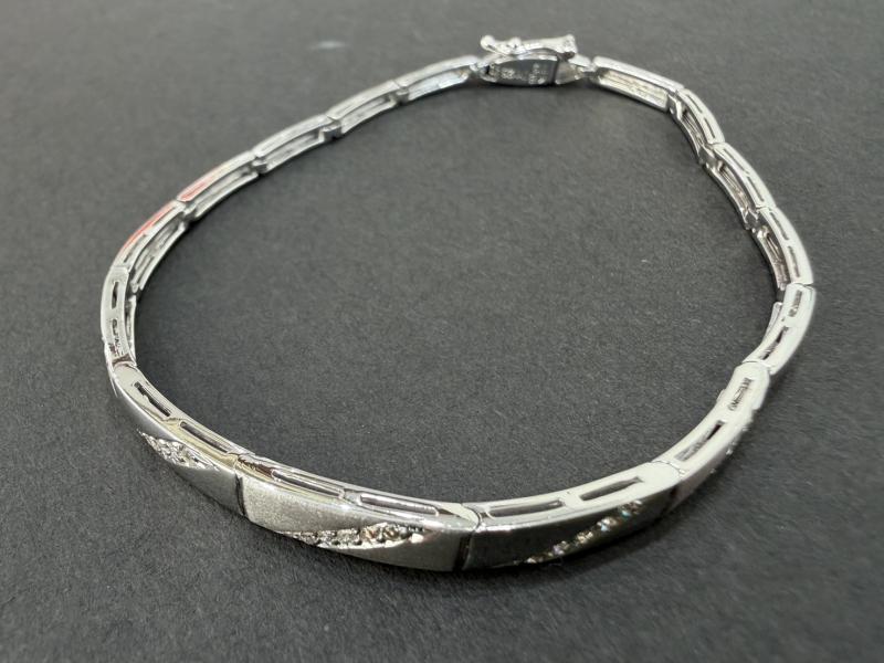 G 地金 K18WG　7.9g 石付き