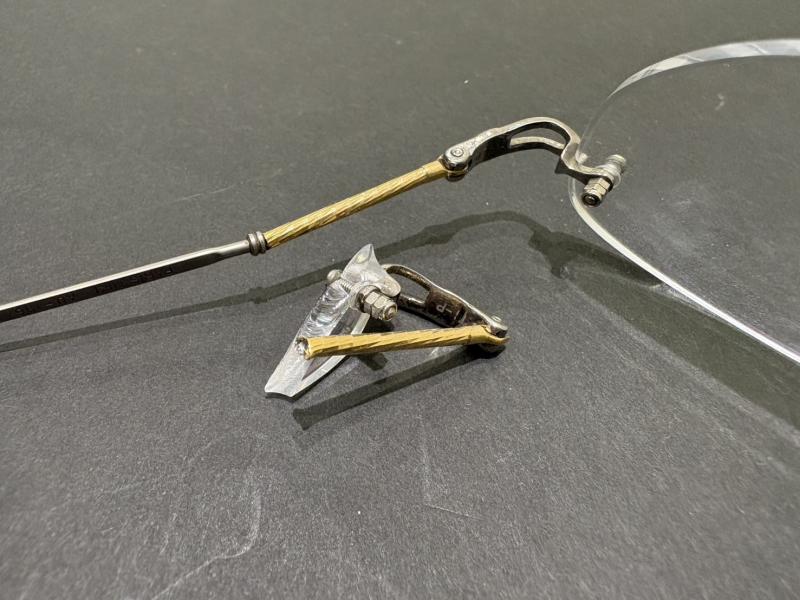G 地金 メガネ　K18 　部品　0.4g