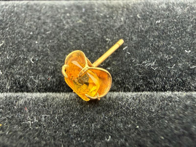 G 地金 ピアス　K18　0.3ｇ　石付