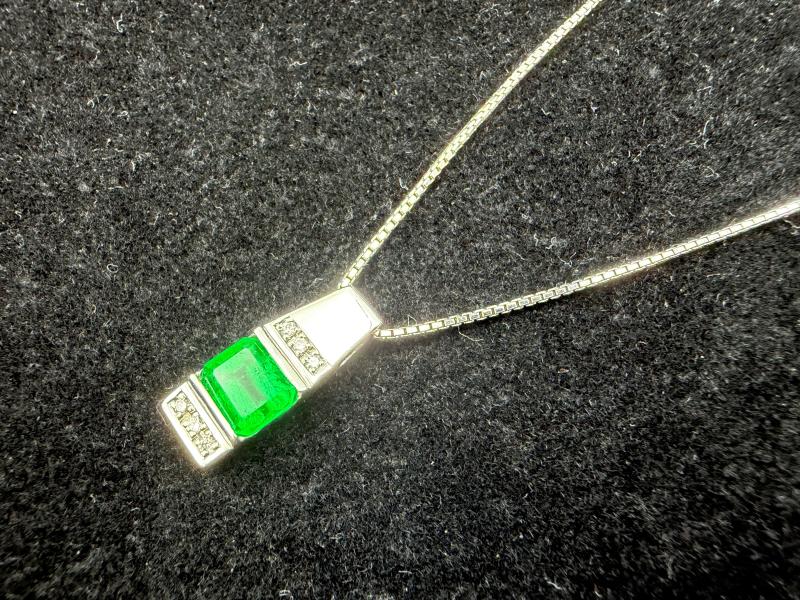 P ネックレス Pt850　6.2ｇ　石付